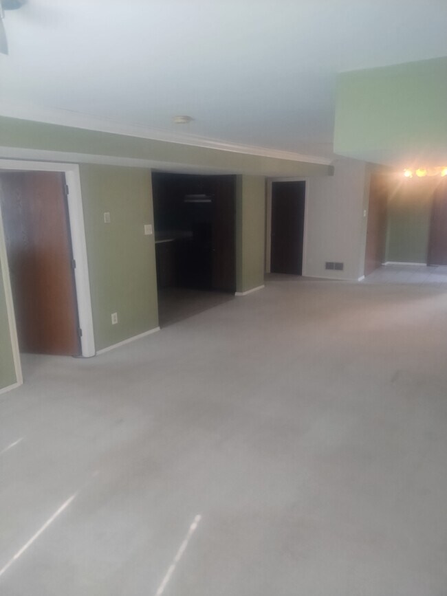 Foto del edificio - 4863 Vermilion Dr