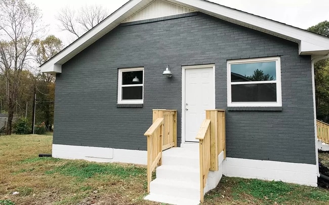 Building Photo - 702 Eva Dr