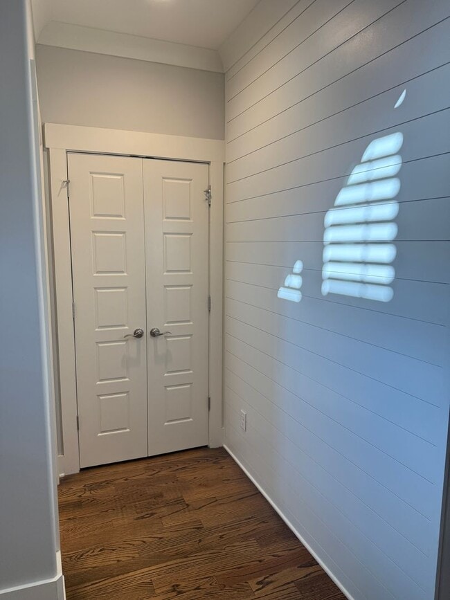 Building Photo - Spacious Custom Home in Barnsley Park