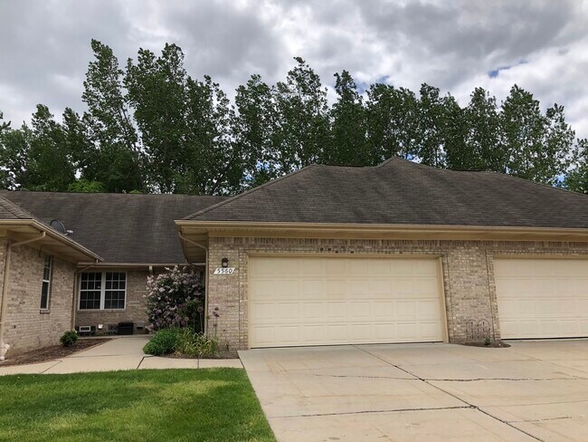 Foto del edificio - 5560 Seabreeze Ln