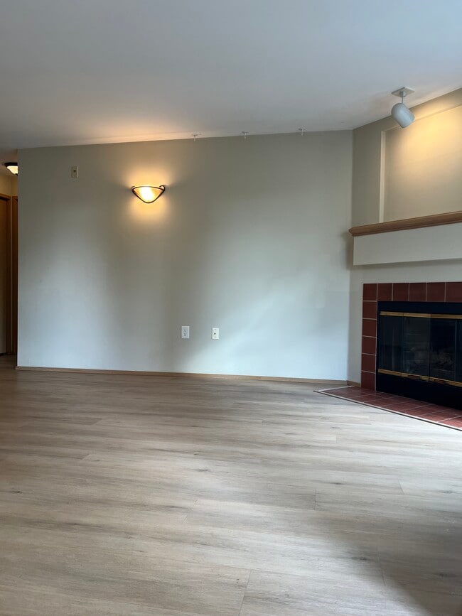 Building Photo - 727 N 85th St
