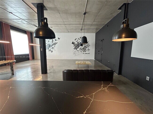 Foto del edificio - 250 NW 23rd St