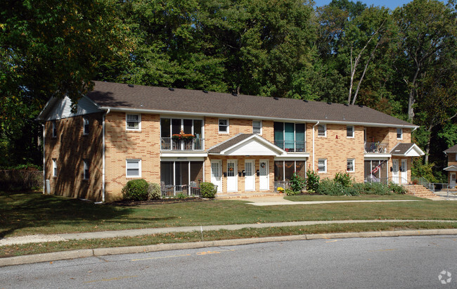 Building Photo - Green Valley Apartments