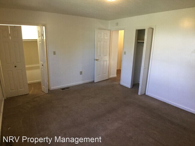Building Photo - 3 br, 2.5 bath House - 365 Wakeman Court