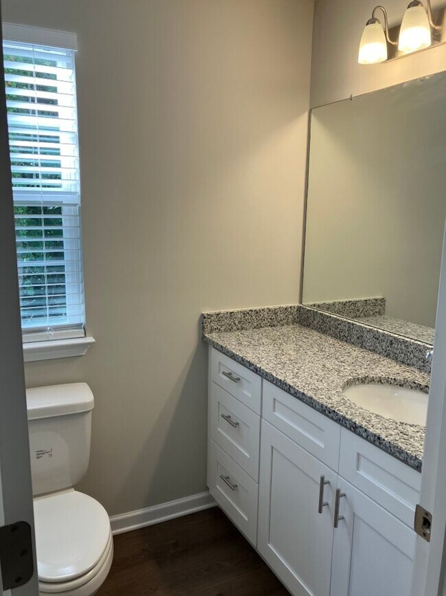 Foto del edificio - Nearly new and affordable in Columbia