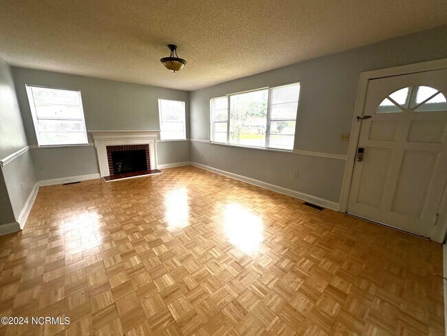 Foto del edificio - 2200 Woodland Ave