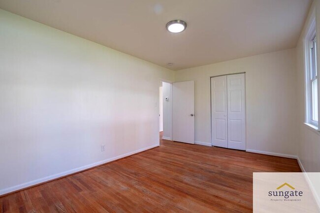 Foto del edificio - 4615 Luerssen Ave