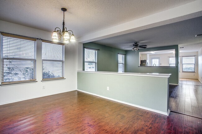 Foto del edificio - 3820 Bandera Ranch Rd