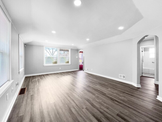 Building Photo - Charming 6 beds 2 baths in Denver!