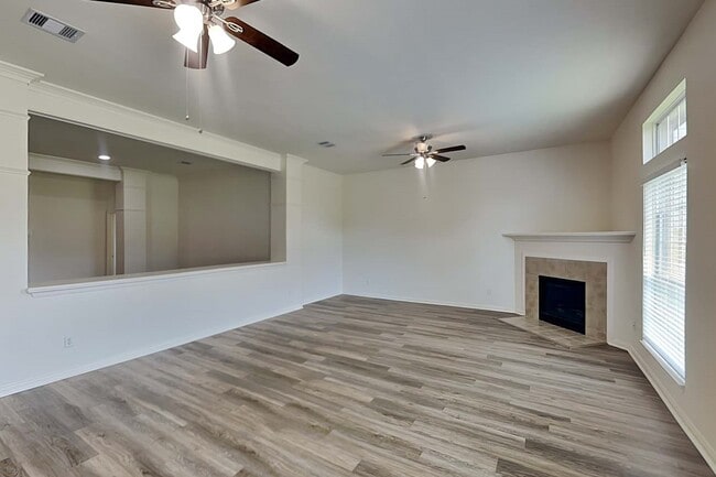 Building Photo - 383 Hyland Ln