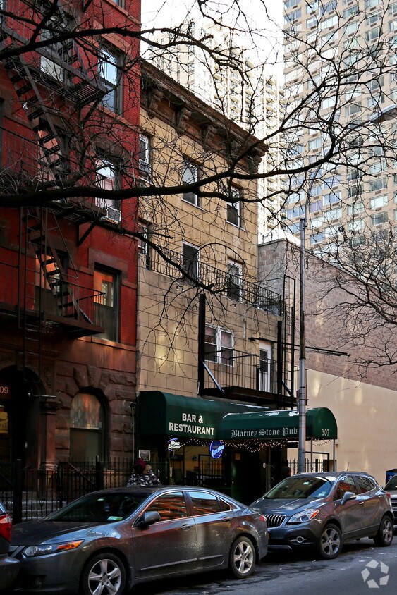 Foto del edificio - 307 W 47th St