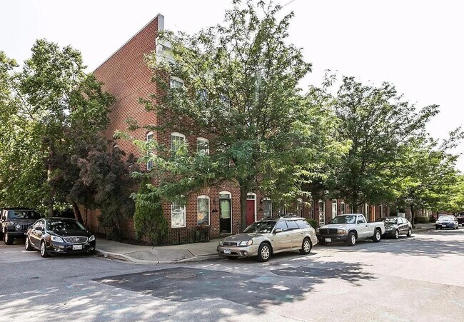 Foto del edificio - Coming Soon – 3BR/4BA End-Unit Townhome wi...