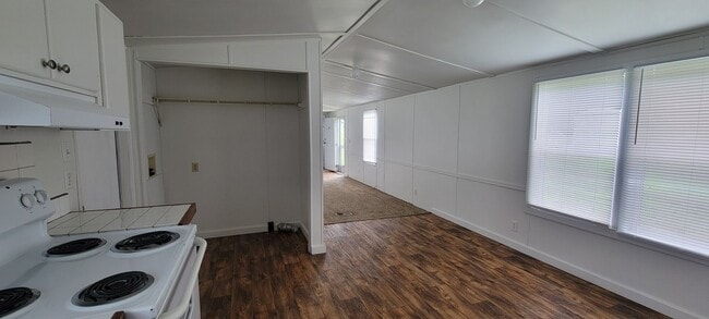 Building Photo - Ready to Move in