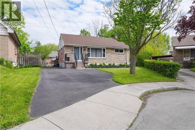 Building Photo - 13 Beaucourt Pl