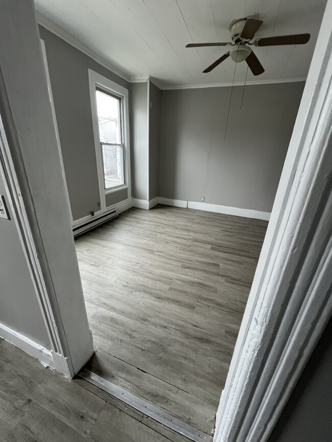 Building Photo - 12 Saratoga Ave