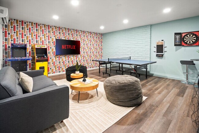 Building Photo - 952 W Plata Ave