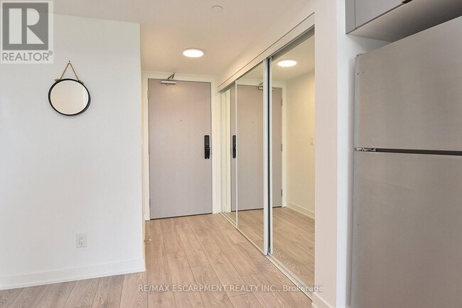 Building Photo - 3200 Dakota Cmn