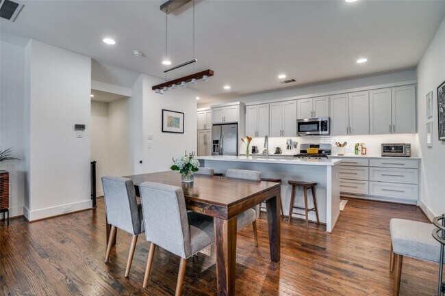 Building Photo - Prime Lower Greenville location with an open floorplan!