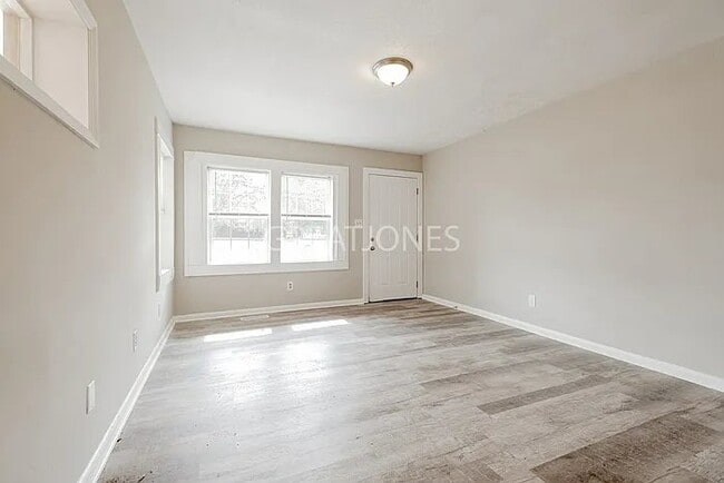 Building Photo - 320 Jefferson Dr