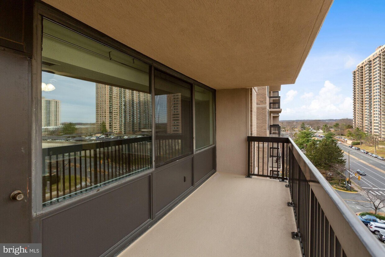 3709 S Mason Dr Unit 315E, Falls Church, VA 22041 Condo for