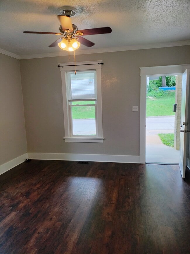 Entry to Living Room - 917 Dockery St