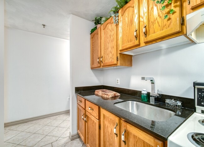 Building Photo - 5778-5778 South St