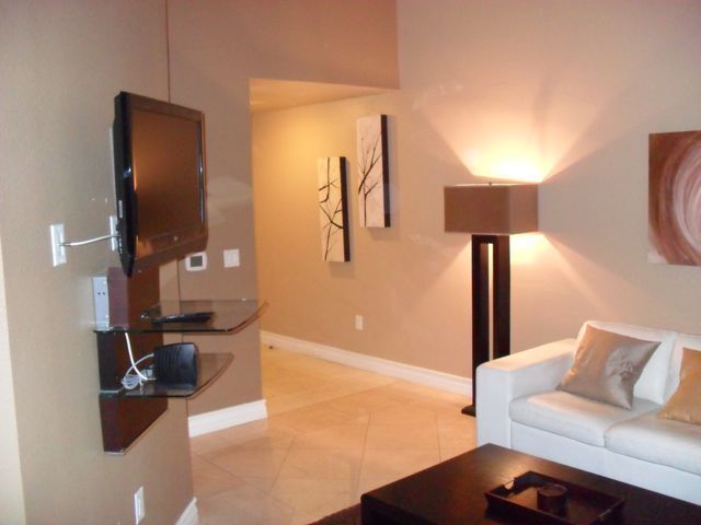 Foto del edificio - Meridian Top-Floor Luxury 1Bdr/Bath Fully ...