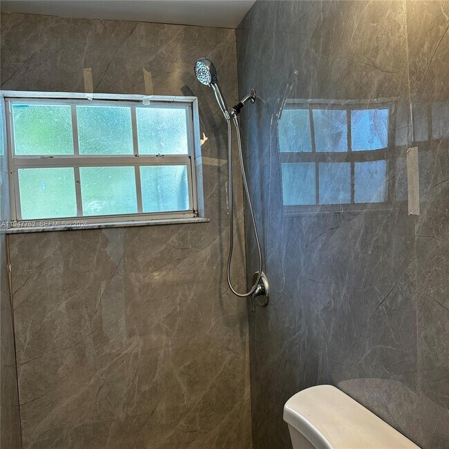 Foto del edificio - 732 Moffett St