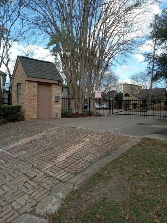 Foto del edificio - 16800 Sugar Pine Dr