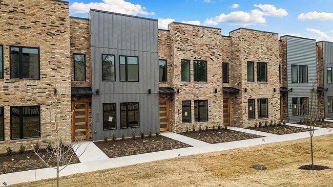 Building Photo - 702 N 42nd St
