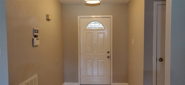 Building Photo - 1914 Overbrook Cir