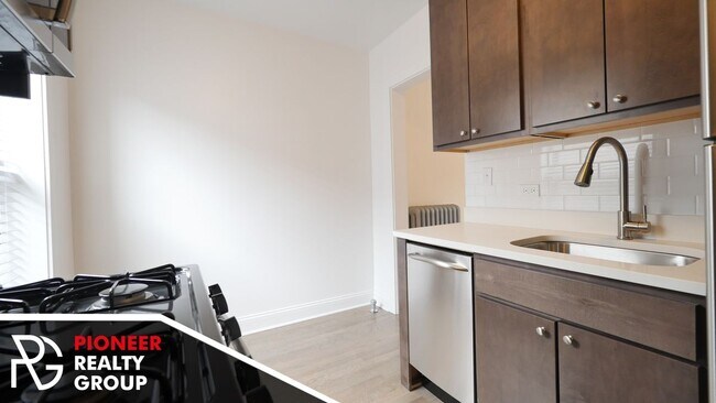 Building Photo - 2641 N Spaulding Ave