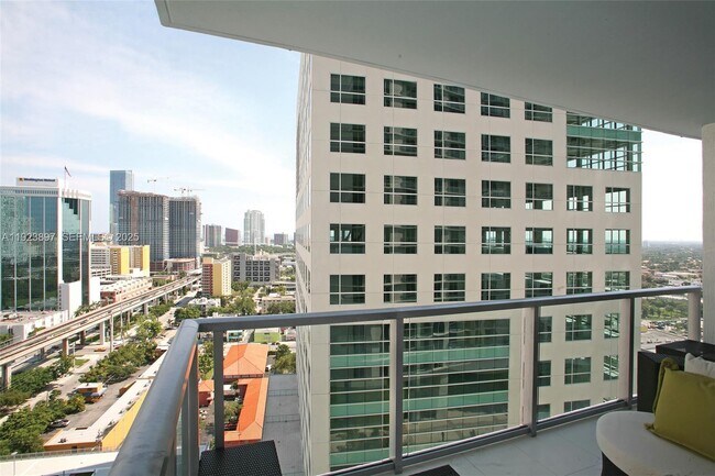 Foto del edificio - 185 SW 7th St