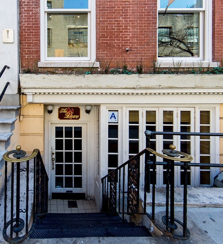 Primary Photo - 228 Thompson St