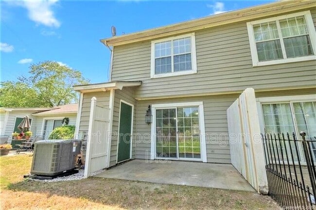 Building Photo - 202 Heritage Pkwy