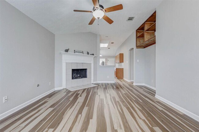 Foto del edificio - 18455 Sunrise Pines Dr
