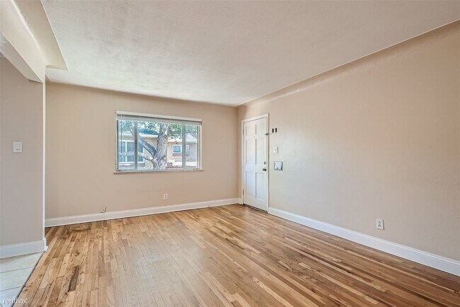 Building Photo - 2 br, 1 bath Condo - 2315 South Race Street