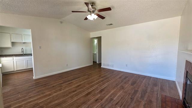 Foto del edificio - 741 Woodland Ct