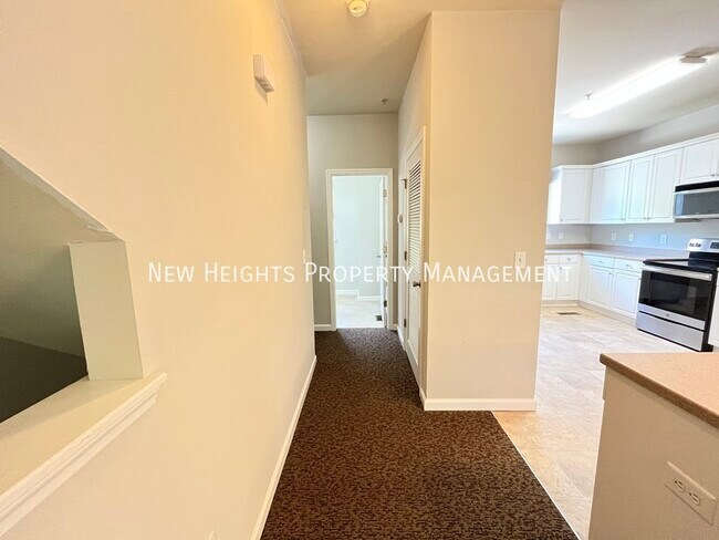 Building Photo - Spacious 3 Bedroom North Charleston!