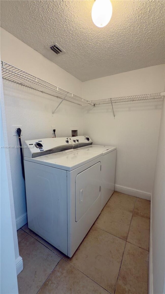 Building Photo - 1455 Lake Crystal Dr