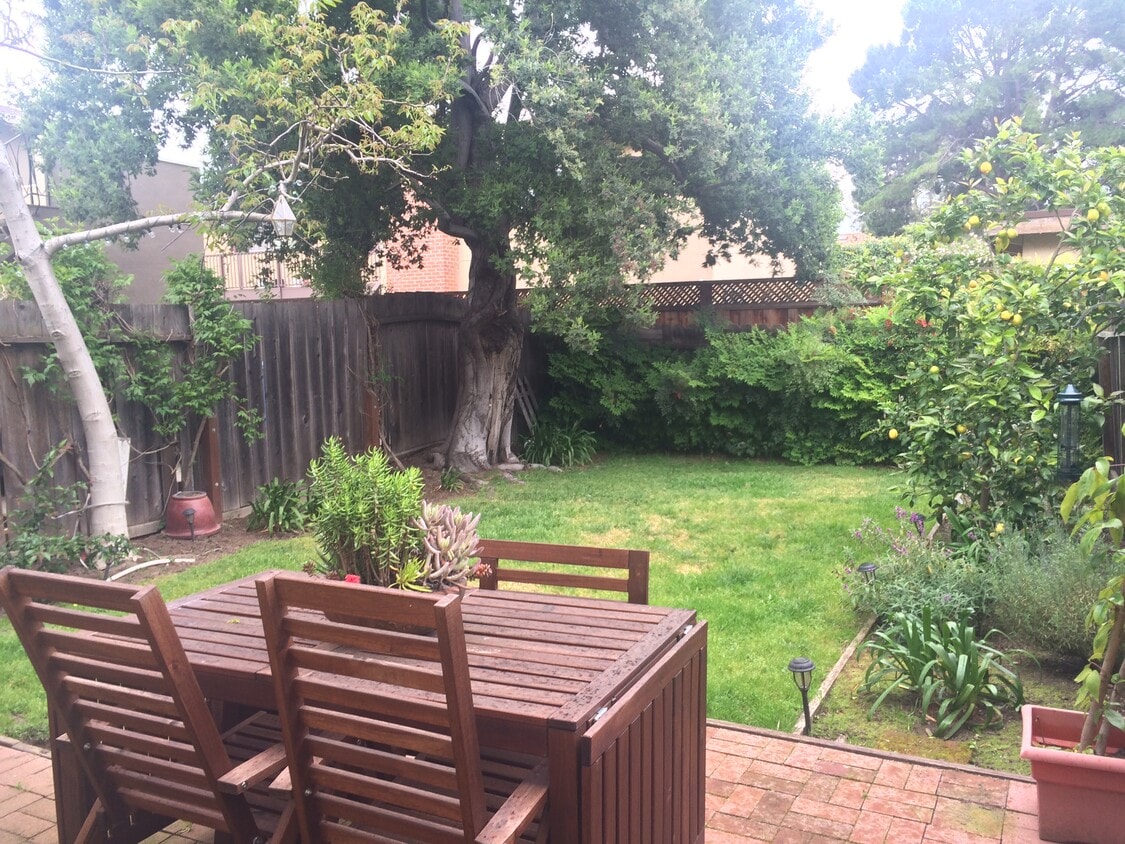 Primary Photo - 1064 Fremont St