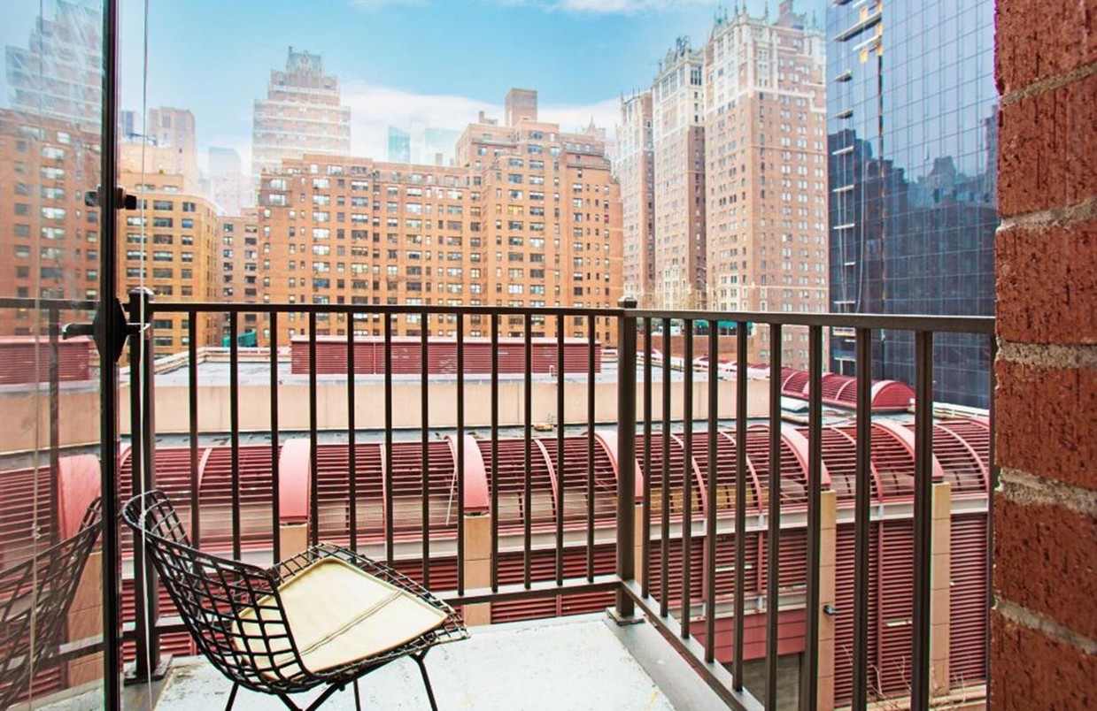 Primary Photo - 322 East 39th Street