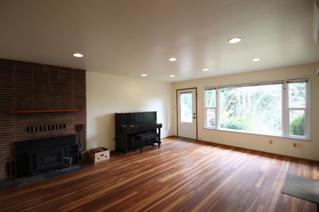 Building Photo - 20224 Ridge Rd SW
