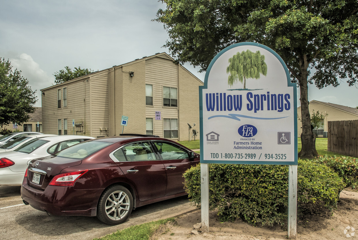 Foto del edificio - Willow Springs Apartments