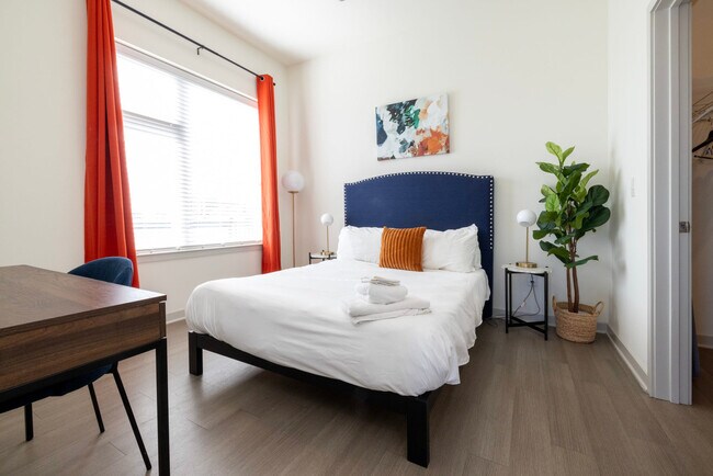 Building Photo - 633 E Main St