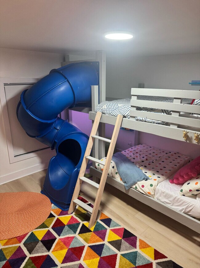 Foto del edificio - 25 N Rose Blvd