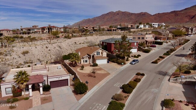 Building Photo - 1013 Via De La Paz Dr