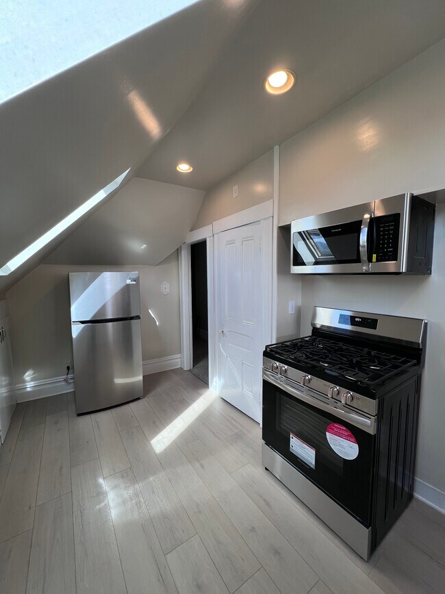 Building Photo - 808 A St