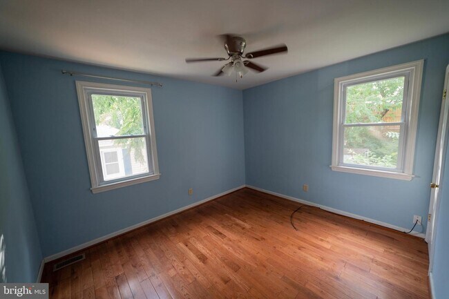 Building Photo - 1320 Chapel Oaks Dr
