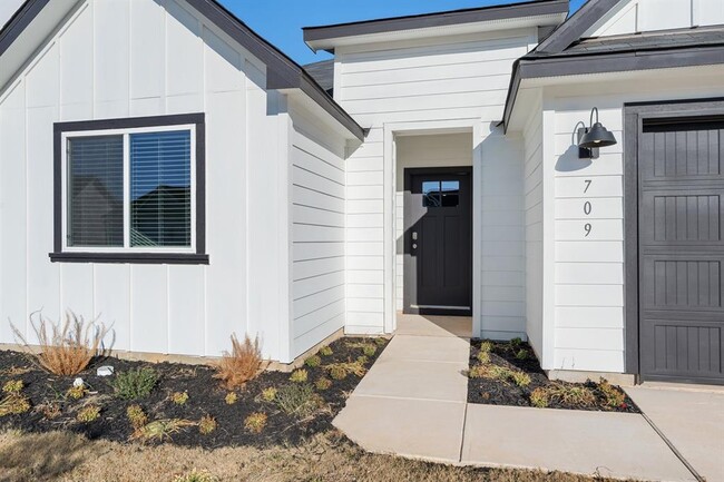 Building Photo - 709 Tranquility Ln
